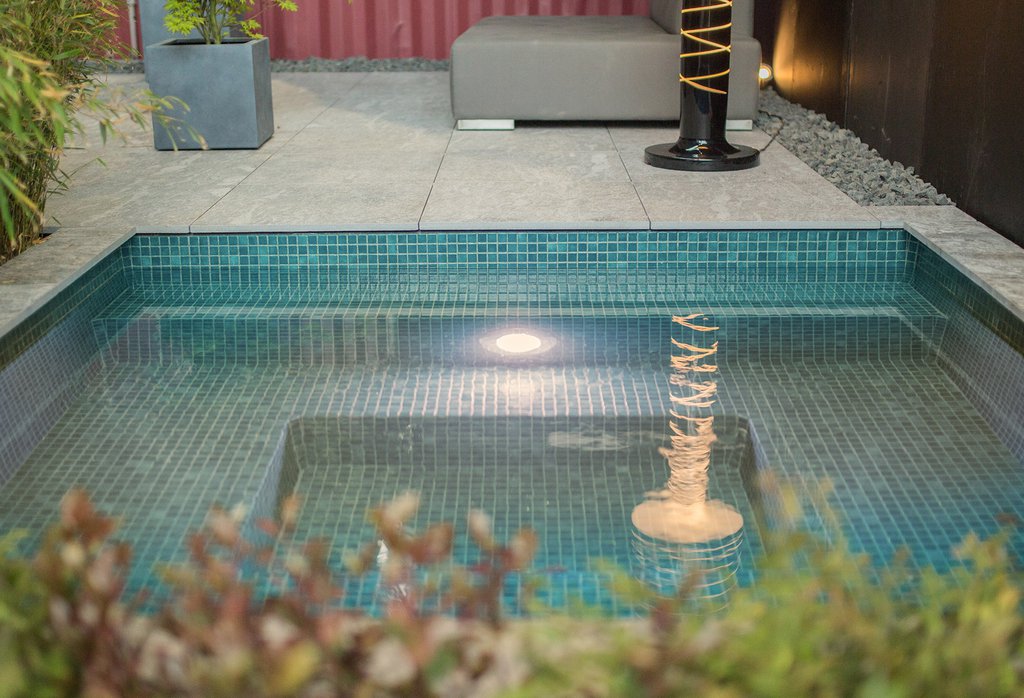 cside specchio acqua mosaico giardino elegante immergersi