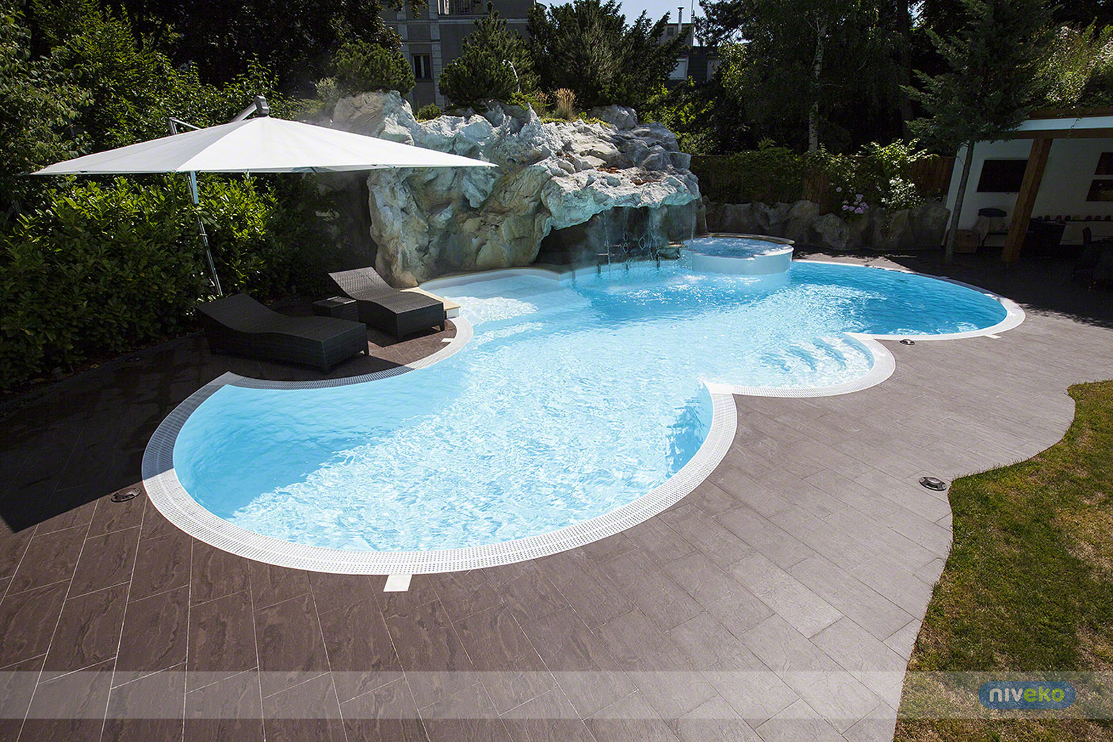 Piscina forma libera a scelta su misura personalizzabile